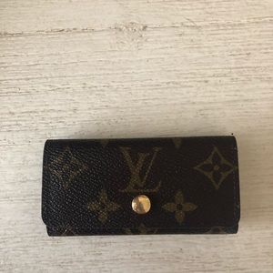 ❤️AUTHENTIC LOUIS VUITTON 4 RING KEY HOLDER